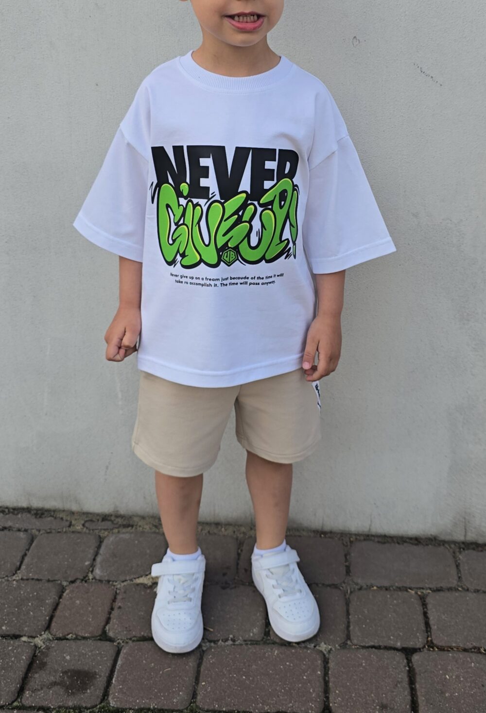 T-SHIRT BIAŁY NEVER GIVE UP - obrazek 2
