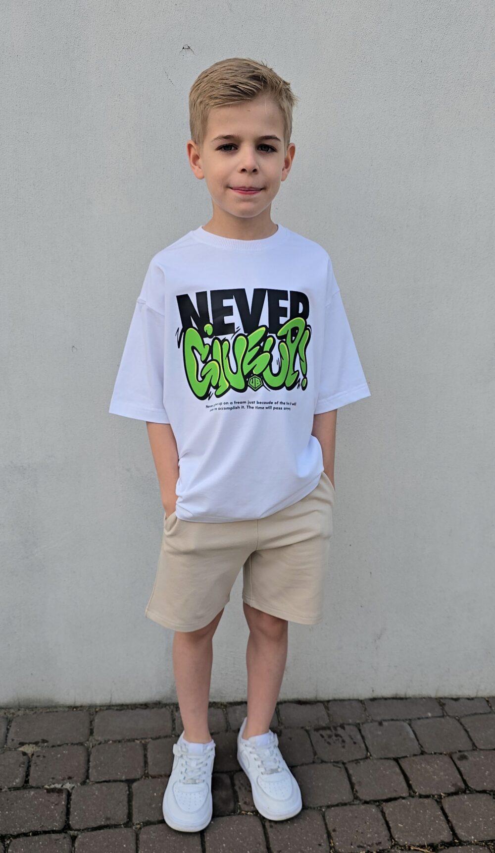 T-SHIRT BIAŁY NEVER GIVE UP