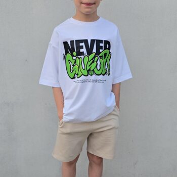T-SHIRT BIAŁY NEVER GIVE UP