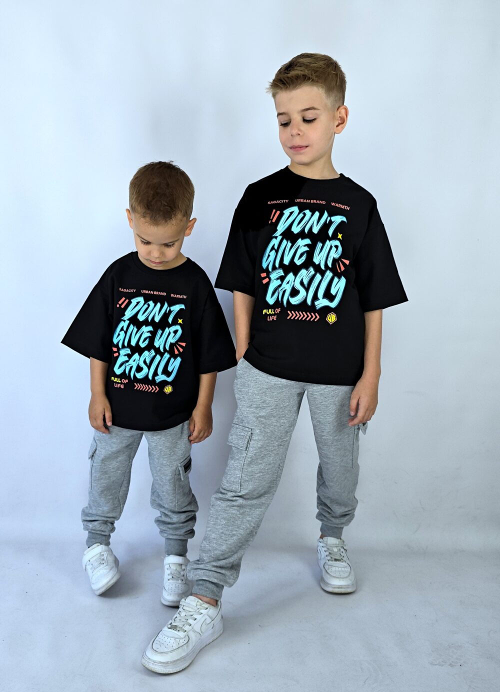 T-SHIRT CZARNY DON'T GIVE UP EASILY OVERSIZE - obrazek 2