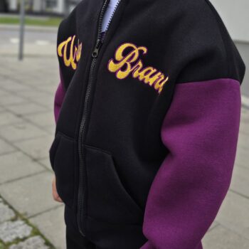 BLUZA CZARNO - FIOLETOWA OCIEPLANA Z HAFTEM